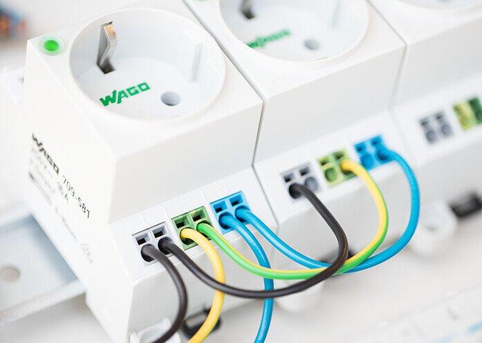 Priza pe sina DIN cu indicator de stare Led cu clema dubla push-in Wago 709-581, alba